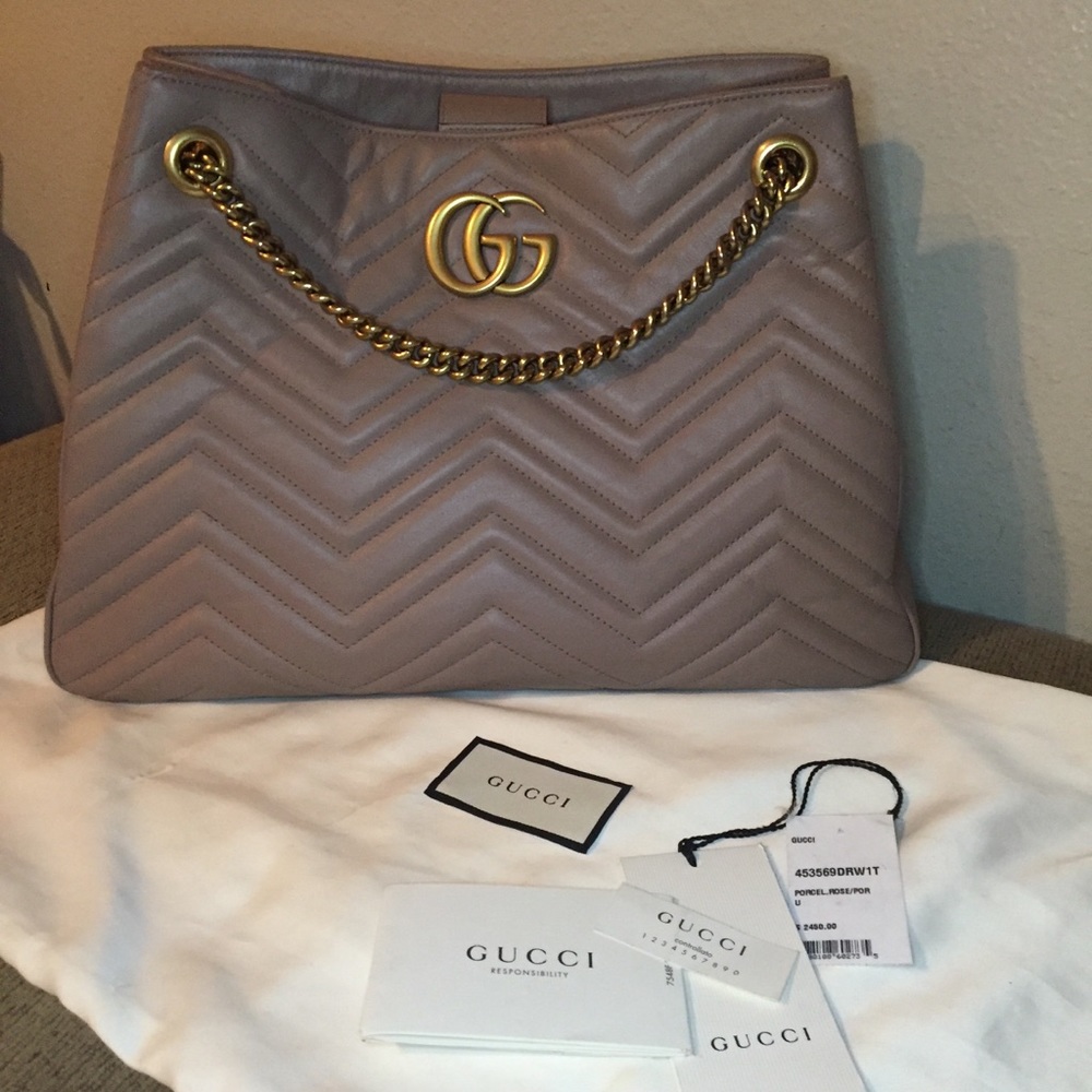 Gucci GG Marmont Matelassé Med. Shoulder Bag